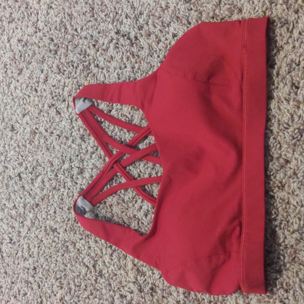 NWOT Lululemon Free to be Serene bra size 6 in red